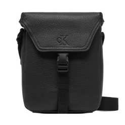 Saszetka Calvin Klein Jeans. Czarne saszetki i nerki Calvin Klein Jeans, bez wzorów, z jeansu. Za 179.99 zł.