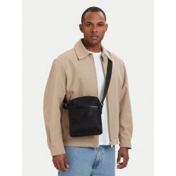 Saszetka U.S. Polo Assn. Czarne saszetki i nerki U.S. Polo Assn., bez wzorów. Za 89.99 zł.