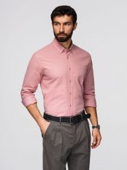 Męska koszula bawełniana REGULAR FIT z kieszenią - różowa V3. Czerwone koszule Ombre Clothing, m, bez wzorów, z bawełny, bez kołnierzyka, bez ramiączek. Za 189.99 zł.