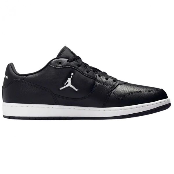 Nike Jordan buty męskie Court Connect Low. Czarne buty turystyczne Jordan, bez wzorów, z gumy, bez zapięcia, trekkingowe. Za 349.00 zł.