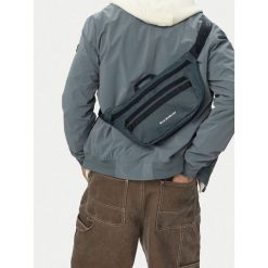 Nerka Quiksilver. Zielone saszetki i nerki Quiksilver, bez wzorów. Za 59.99 zł.