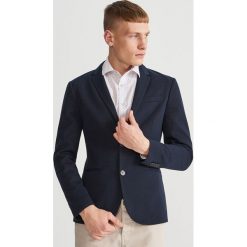 Dzianinowa marynarka slim fit - Granatowy. Garnitury marki Reserved. Za 239.99 zł.