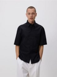 Strukturalna koszula comfort - czarny. Czarne koszule Reserved, l, bez wzorów, z bawełny, bez kołnierzyka, bez ramiączek. Za 129.99 zł.