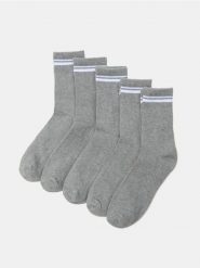 Prążkowane skarpetki 5 pack - szary. Szare skarpety Sinsay, bez wzorów, prążkowane. Za 19.99 zł.