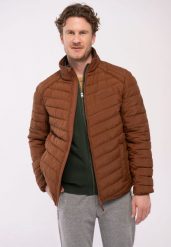 Krótka kurtka pikowana J‑MODERO. Brązowe kurtki Volcano, na jesień, m, bez wzorów, z dzianiny, bez kaptura. Za 329.99 zł.