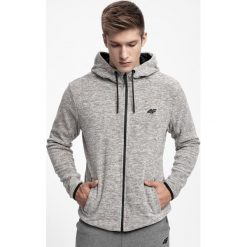 Polar męski PLM302 - chłodny jasny szary melanż. Bluzy z polaru marki 4F. W wyprzedaży za 59.99 zł.