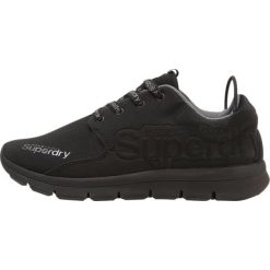 Superdry SCUBA RUNNER Tenisówki i Trampki black. Trampki marki Superdry. W wyprzedaży za 186.45 zł.