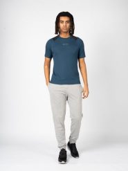Champion T-Shirt "Tech-Tee" | 218011 | Mężczyzna | Czarny, Niebieski. Czarne t-shirty Champion, m, bez wzorów, z poliesteru, bez kołnierzyka, bez ramiączek. W wyprzedaży za 89.00 zł.