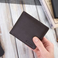 Męski Skórzany Portfel Brødrene G-27 Brązowy. Brązowe portfele Brødrene, bez wzorów, ze skóry. Za 54.00 zł.