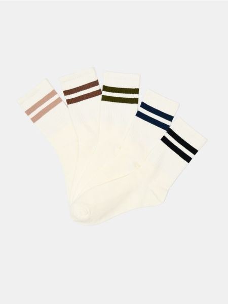 Długie skarpetki z paskami 5 pack - kremowy. Białe skarpety Sinsay, bez wzorów. Za 19.99 zł.