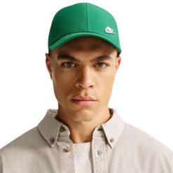 Czapka z daszkiem Nike Dri-FIT Club. Zielone czapki z daszkiem Nike, bez wzorów. Za 100.99 zł.