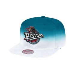 Czapka typu snapback Mitchell & Ness Color Fade Detroit Pistons. Białe czapki z daszkiem Mitchell & Ness, bez wzorów. Za 217.00 zł.