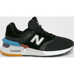 New Balance - Buty. Czarne buty sportowe casual New Balance, bez wzorów, z gumy, z okrągłym noskiem, bez zapięcia. W wyprzedaży za 439.90 zł.