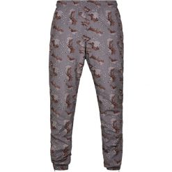 Spodnie Urban Classic track camo. Zielone szorty Urban Classics, m, bez wzorów. Za 243.50 zł.
