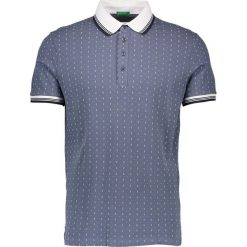 Koszulka polo w kolorze niebieskoszarym. Koszulki polo sportowe marki Benetton. W wyprzedaży za 55.95 zł.