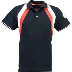 Koszulka polo "Kiwin" w kolorze granatowym. Niebieskie koszulki polo sportowe marki Stone Goose, z aplikacjami, z bawełny, bez kołnierzyka, bez ramiączek. W wyprzedaży za 98.95 zł.