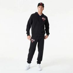 Bluza z kapturem Chicago Bulls Essentials. Czarne bluzy z kapturem New Era, m, bez wzorów, z kapturem. Za 281.10 zł.