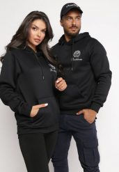 Czarna Bluza z Kapturem i Nadrukiem Wykończona Polarem Marcsa. Czarne bluzy Born2be, l, bez wzorów, z polaru, z kapturem. W wyprzedaży za 67.99 zł.