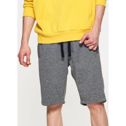 Dresowe szorty - Szary. Krótkie spodenki sportowe marki Cropp. Za 59.99 zł.