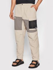 New Balance Spodnie materiałowe MP21502 Beżowy Relaxed Fit. Brązowe spodnie materiałowe New Balance, m, bez wzorów, z materiału. Za 349.99 zł.