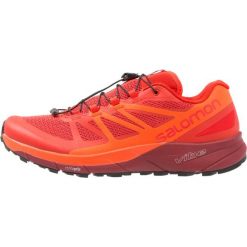 Salomon SENSE RIDE Obuwie do biegania Szlak fiery red/scarlet ibis/red dalhia. Buty do biegania marki Salomon. W wyprzedaży za 471.20 zł.