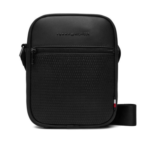 Saszetka Tommy Hilfiger. Czarne saszetki i nerki Tommy Hilfiger, bez wzorów. Za 369.99 zł.