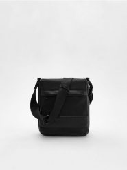 Saszetka crossbody - czarny. Czarne torby na ramię Reserved, bez wzorów, małe, bez dodatków. Za 99.99 zł.