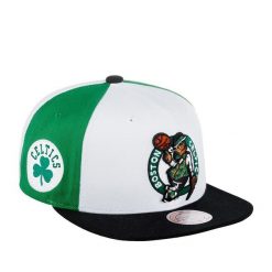 Czapka typu snapback Boston Celtics. Białe czapki z daszkiem Mitchell & Ness, bez wzorów, z poliesteru. Za 182.00 zł.