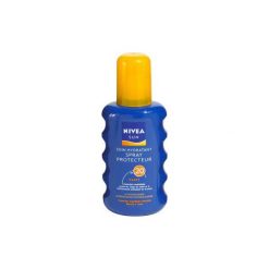 Krem przeciwsłoneczny w sprayu SPF 20. Kremy i balsamy marki Nivea. Za 31.00 zł.