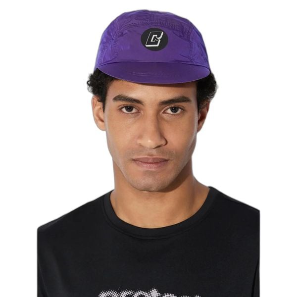 Czapka z daszkiem Circle Sportswear Run. Fioletowe czapki z daszkiem CIRCLE SPORTSWEAR, bez wzorów. Za 295.50 zł.