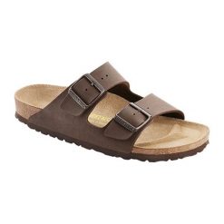 Klapki w kolorze brązowym. Klapki marki Birkenstock. W wyprzedaży za 269.95 zł.