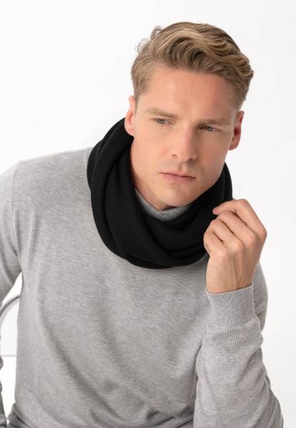 Stylowy szal męski H-FEST. Czarne szaliki Volcano, z aplikacjami, z dzianiny. Za 59.99 zł.