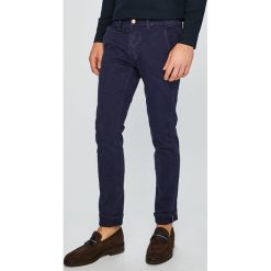 Guess Jeans - Jeansy. Jeansy marki Guess Jeans. W wyprzedaży za 269.90 zł.