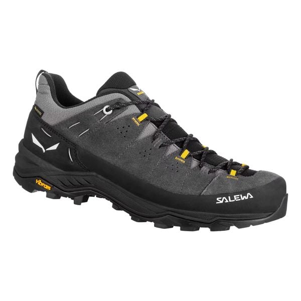 Buty trekkingowe Salewa ALP Trainer 2 GTX. Czarne buty turystyczne Salewa, bez wzorów, z gore-texu, bez zapięcia, trekkingowe, gore-tex. Za 829.99 zł.