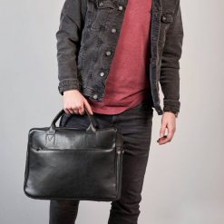 Męska Torba na Ramię Brødrene B12 czarny. Czarne torby na ramię bez wzorów, na ramię, bez dodatków. Za 299.00 zł.