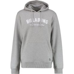 Billabong FILTHY HABITS Bluza z kapturem grey heather. Bluzy z kapturem marki Billabong, l, z bawełny, z kapturem. W wyprzedaży za 239.20 zł.