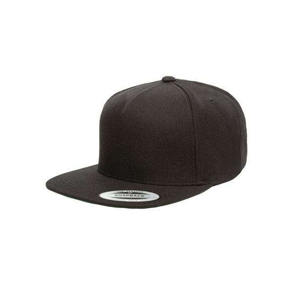 Czapka typu snapback Flexfit Premium. Czarne czapki z daszkiem FLEXFIT, bez wzorów. Za 121.00 zł.