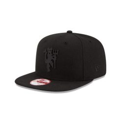 Czapka New Era Manchester United All Black. Czarne czapki z daszkiem New Era, na lato, bez wzorów, z poliesteru. Za 151.15 zł.