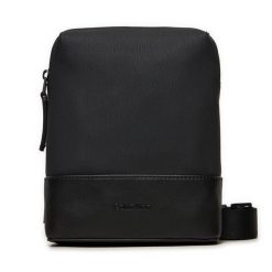 Saszetka Calvin Klein. Czarne saszetki i nerki CALVIN KLEIN, bez wzorów. Za 159.99 zł.