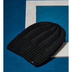 CZAPKA MĘSKA. Czapki zimowe marki TOP SECRET. W wyprzedaży za 14.99 zł.