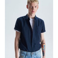 Koszula z krótkim rękawem basic - Granatowy. Koszule marki Cropp. Za 59.99 zł.