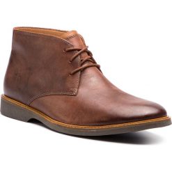 Trzewiki CLARKS - Atticus Limit 261367397 Mahogany Leather. Brązowe botki sznurowane Clarks, bez wzorów, z materiału, bez obcasa, bez zapięcia. W wyprzedaży za 269.00 zł.