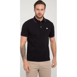 Koszulka polo "Zoysia" - Regular fit - w kolorze czarnym. Koszulki polo marki Sir Raymond Taylor, z aplikacjami, z bawełny, polo, z krótkim rękawem. W wyprzedaży za 78.95 zł.