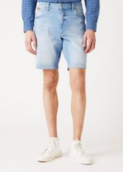 MĘSKIE SZORTY JEANSOWE WRANGLER TEXAS SHORTS CLEAR BLUE W11CZH280 112126021. Niebieskie szorty Wrangler, m, bez wzorów, z jeansu. Za 149.99 zł.