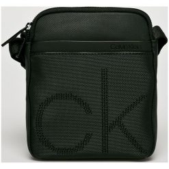 Calvin Klein - Saszetka Mini Reporter. Saszetki i nerki marki CALVIN KLEIN. W wyprzedaży za 229.90 zł.