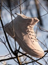 Buty męskie sneakersy wysokie - beżowe V1 T380 - 40. Brązowe buty sportowe casual Ombre Clothing, bez wzorów, z materiału, bez zapięcia. W wyprzedaży za 69.99 zł.