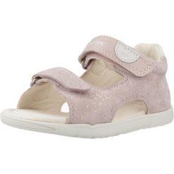 Sandały Geox Model B Sandal Macchia Gir Kolor Rose. Czerwone sandały Geox, ze skóry, bez zapięcia. Za 219.99 zł.