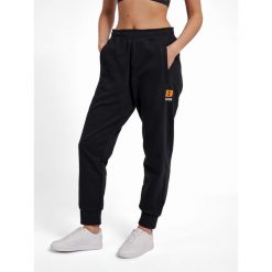 Jogging Hummel GC Liam. Czarne spodnie materiałowe Hummel, na co dzień, s, bez wzorów, z dresówki, sportowe. Za 232.00 zł.