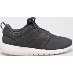 Nike Sportswear - Buty. Szare buty sportowe casual marki Nike Sportswear, z gumy. W wyprzedaży za 199.90 zł.