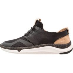 Clarks PRIVO MOTION Sneakersy niskie black. Buty sportowe casual marki Clarks. W wyprzedaży za 353.40 zł.